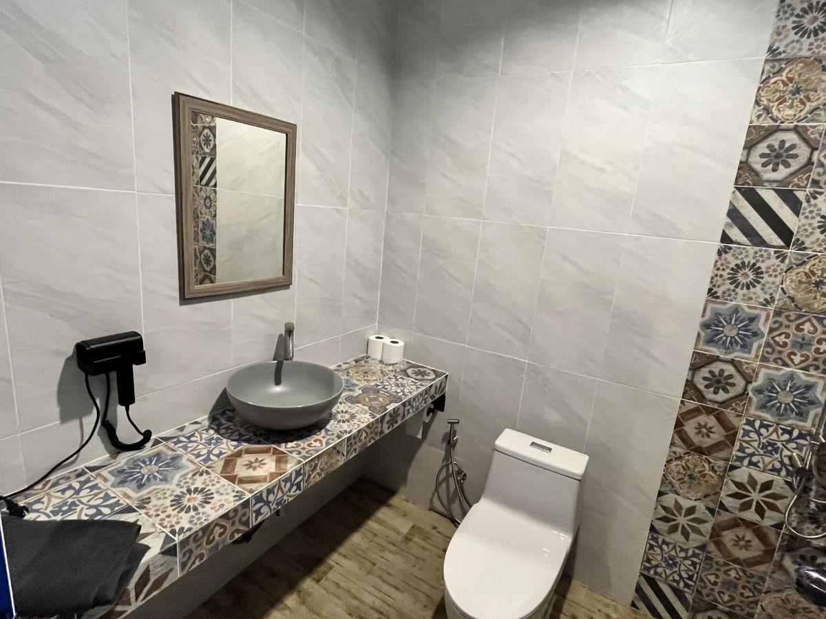 Penthouse ensuite bathroom