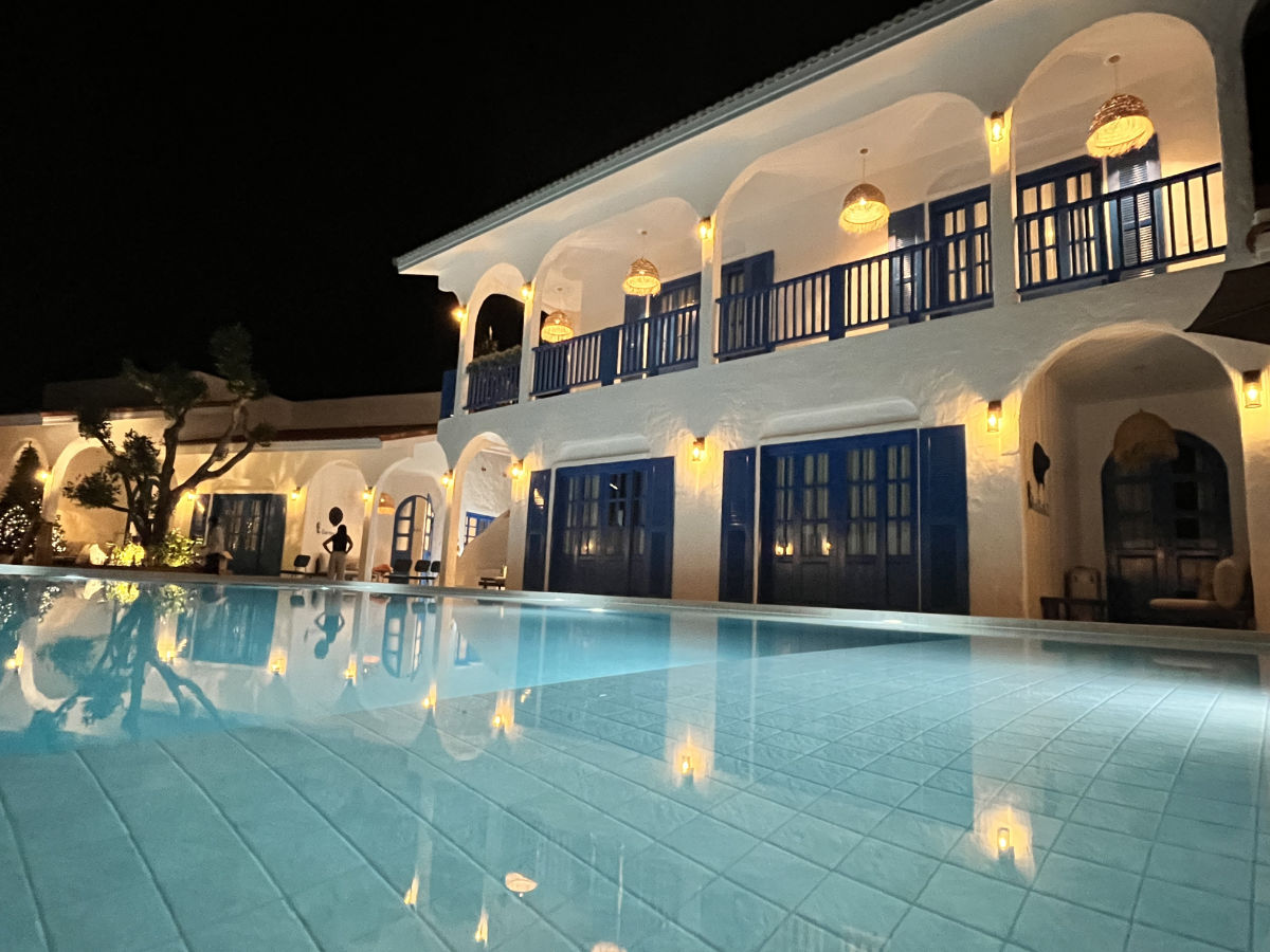 Main building and Garden Villas at night